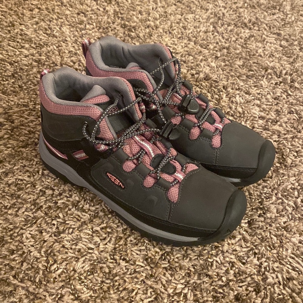 NWOT Keen Targhee Mid Size 3 Youth